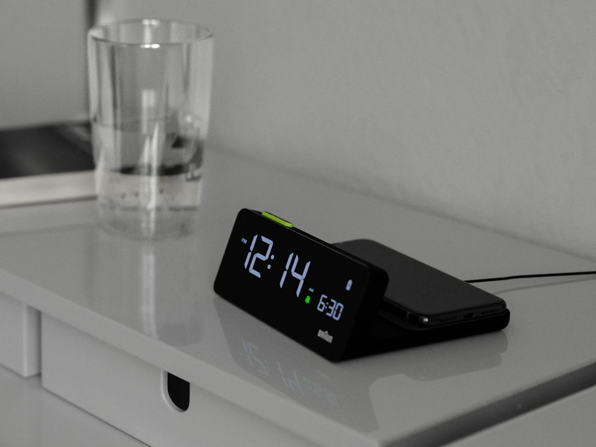 QI WIRELESS CHARGING DIGITAL ALARM CLOCK