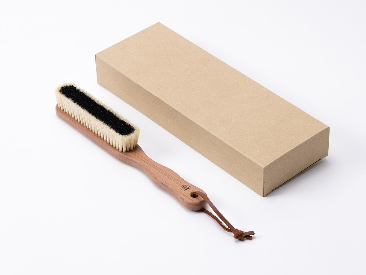 REDECKER CLOTHES CARE BRUSH FOR CASHMERE
