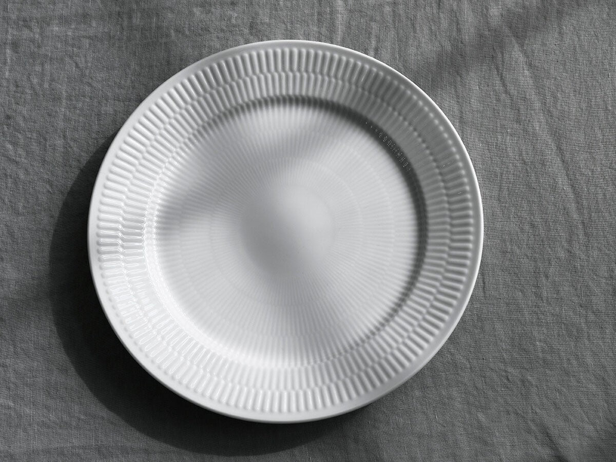 WHITE FLUTED PLATE 27_2