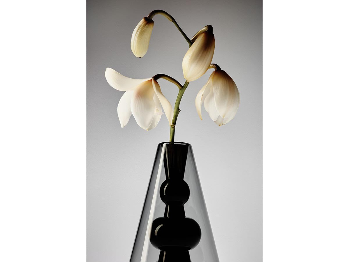 BUMP VASE CONE BLACK